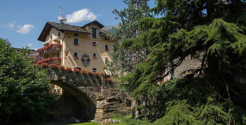 Hotel Cecchin Аоста Екстер'єр фото