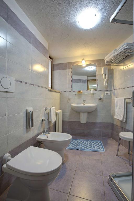 Hotel Cecchin Аоста Екстер'єр фото