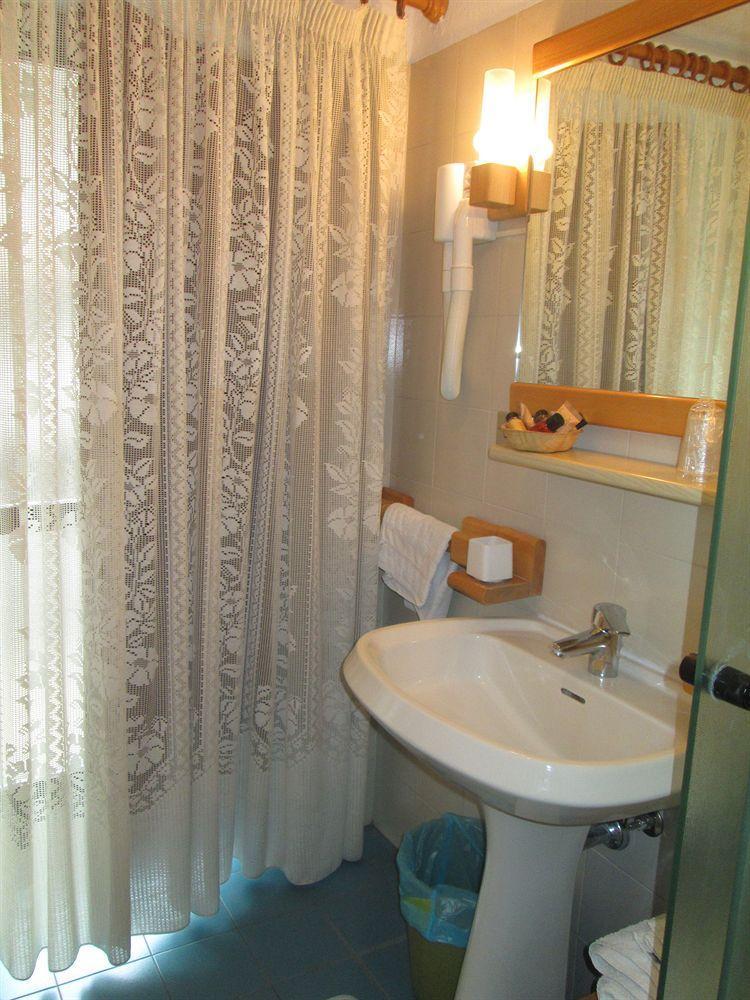 Hotel Cecchin Аоста Екстер'єр фото