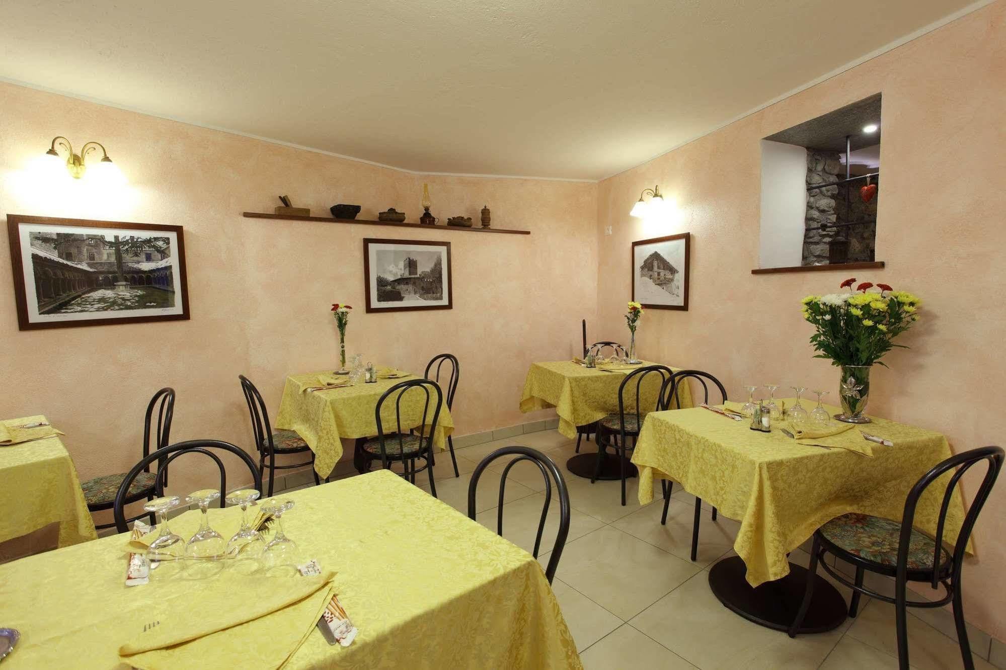 Hotel Cecchin Аоста Екстер'єр фото