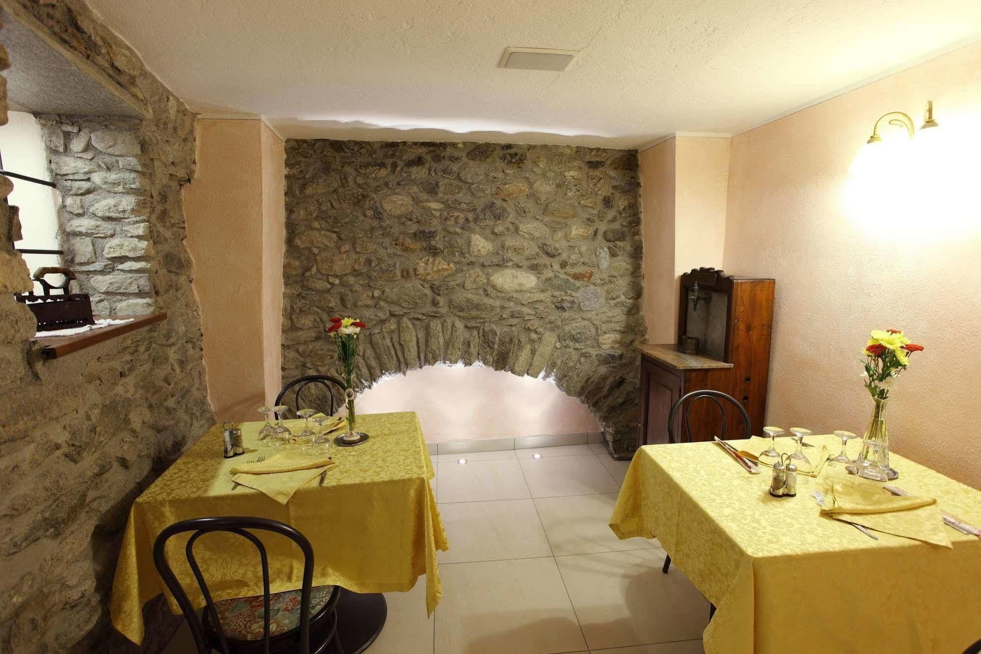 Hotel Cecchin Аоста Екстер'єр фото