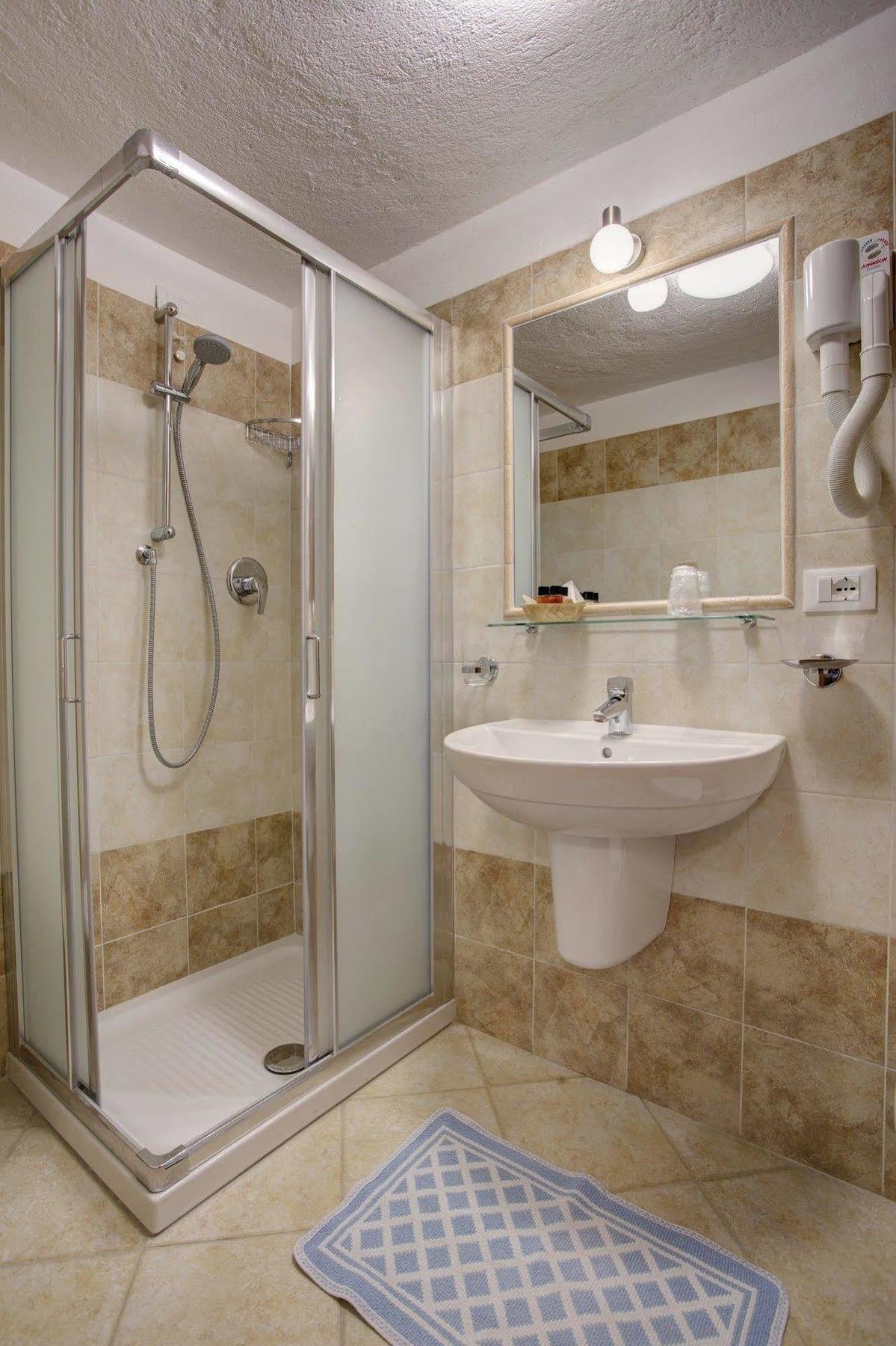 Hotel Cecchin Аоста Екстер'єр фото