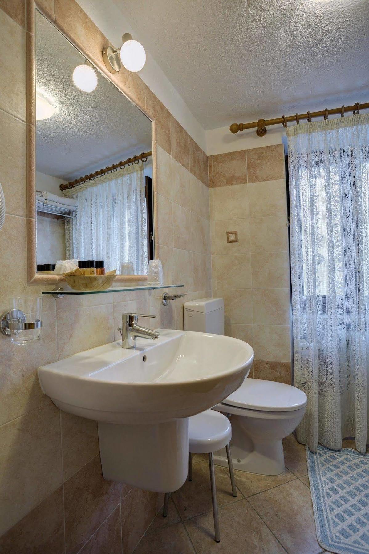 Hotel Cecchin Аоста Екстер'єр фото
