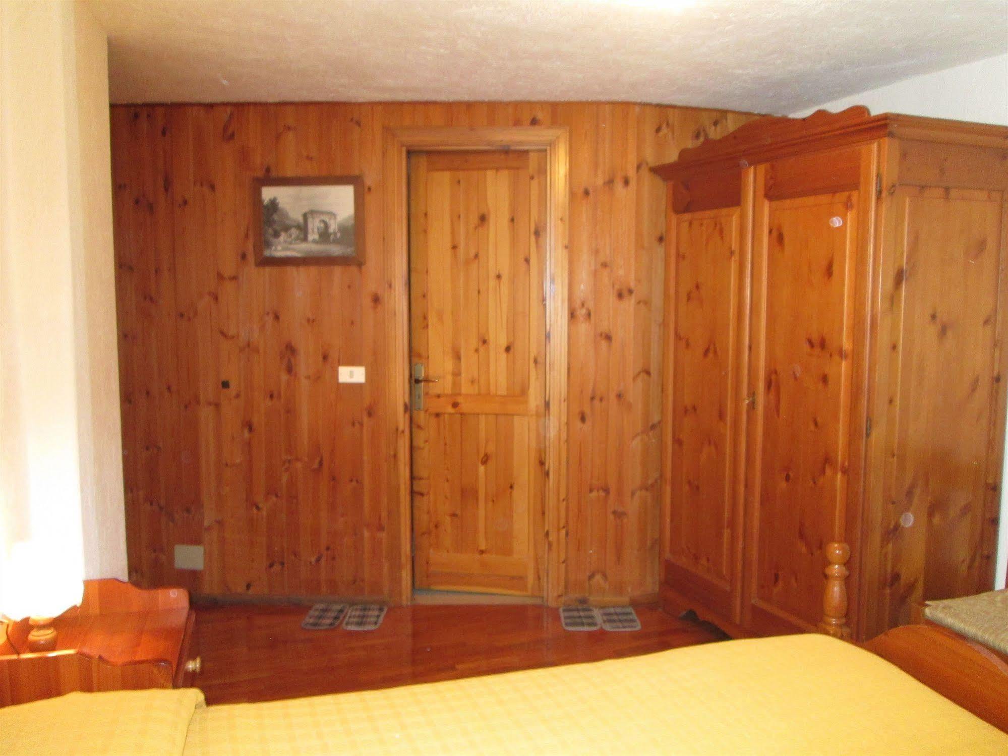 Hotel Cecchin Аоста Екстер'єр фото